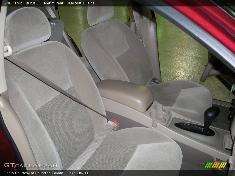 Merlot Pearl Clearcoat / Beige 2005 Ford Taurus SE
