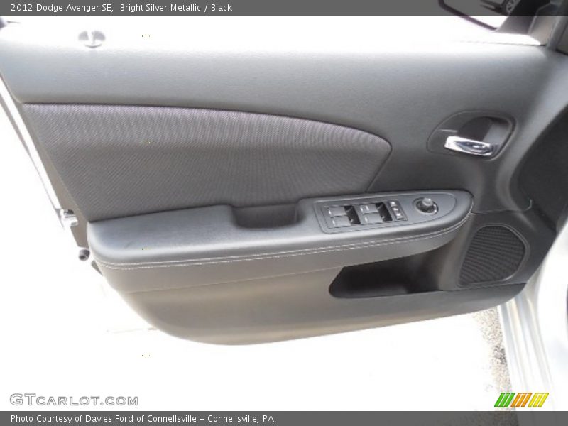 Bright Silver Metallic / Black 2012 Dodge Avenger SE