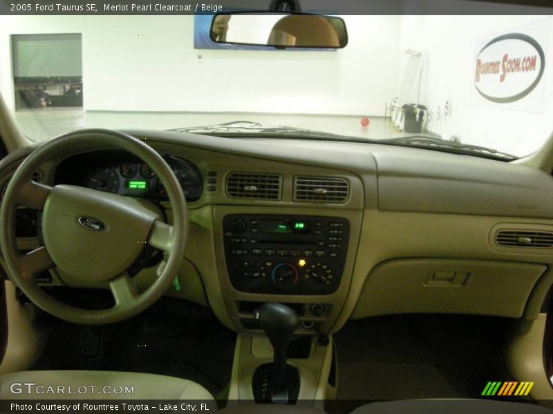 Merlot Pearl Clearcoat / Beige 2005 Ford Taurus SE