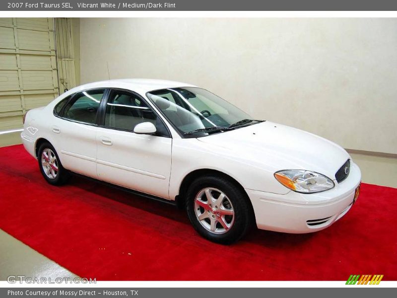 Vibrant White / Medium/Dark Flint 2007 Ford Taurus SEL