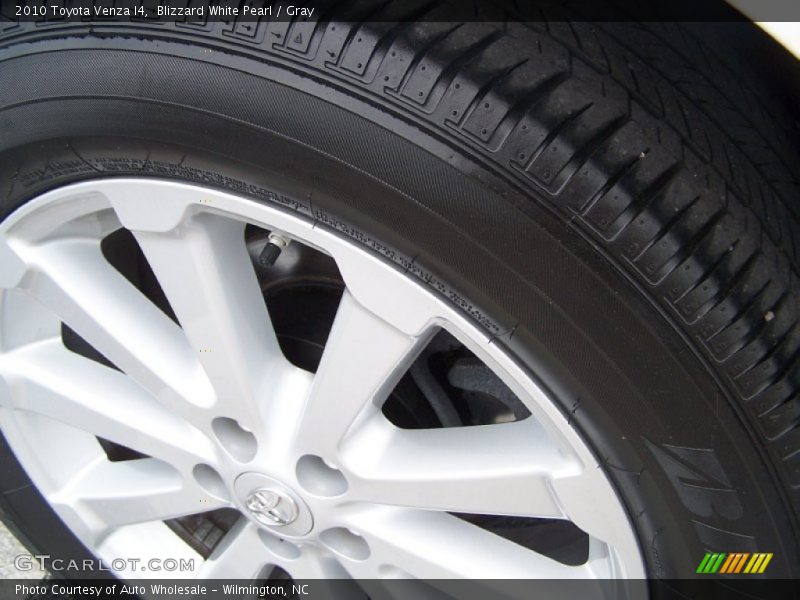 Blizzard White Pearl / Gray 2010 Toyota Venza I4