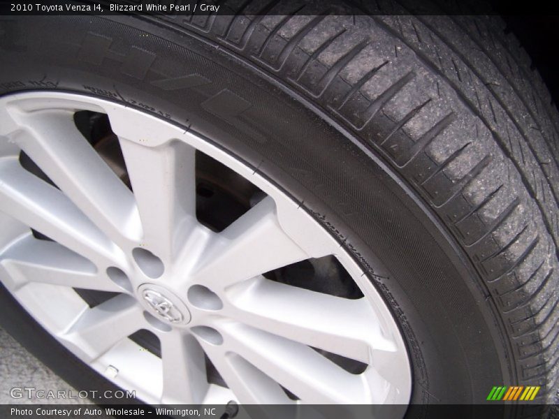 Blizzard White Pearl / Gray 2010 Toyota Venza I4