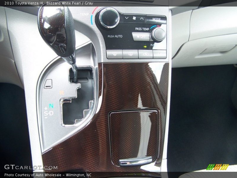 Blizzard White Pearl / Gray 2010 Toyota Venza I4