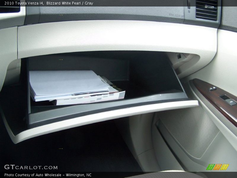 Blizzard White Pearl / Gray 2010 Toyota Venza I4