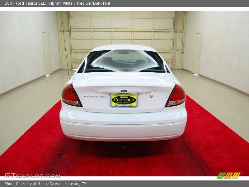 Vibrant White / Medium/Dark Flint 2007 Ford Taurus SEL