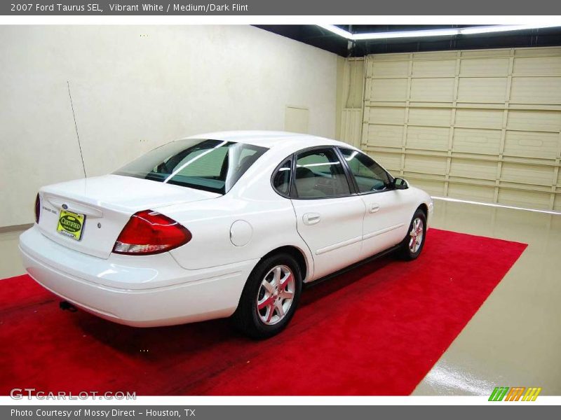 Vibrant White / Medium/Dark Flint 2007 Ford Taurus SEL