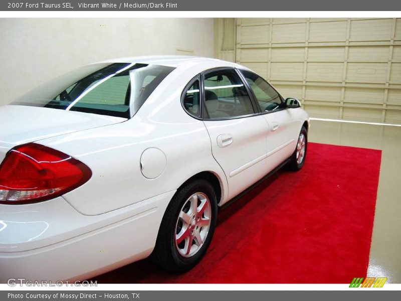 Vibrant White / Medium/Dark Flint 2007 Ford Taurus SEL