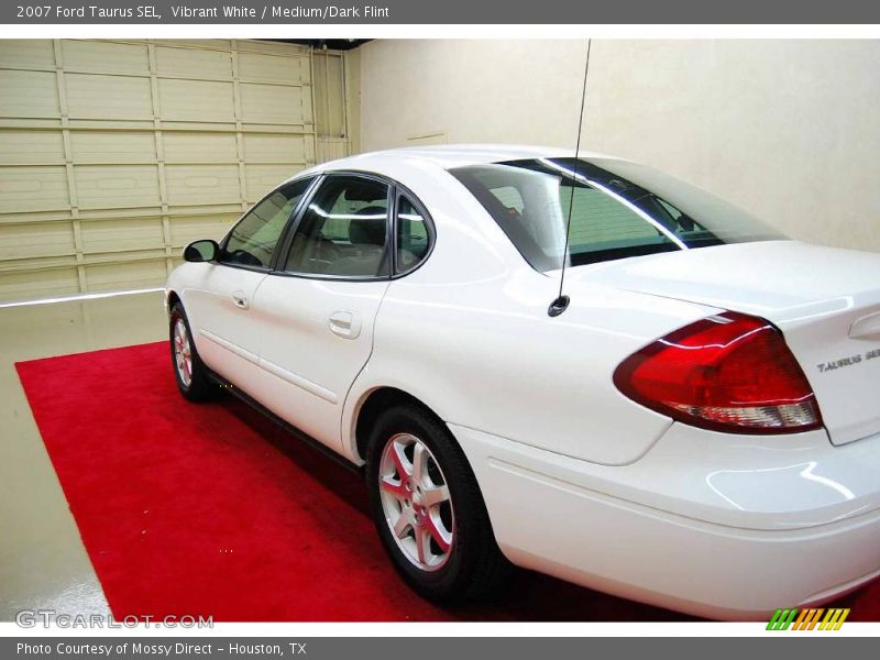 Vibrant White / Medium/Dark Flint 2007 Ford Taurus SEL