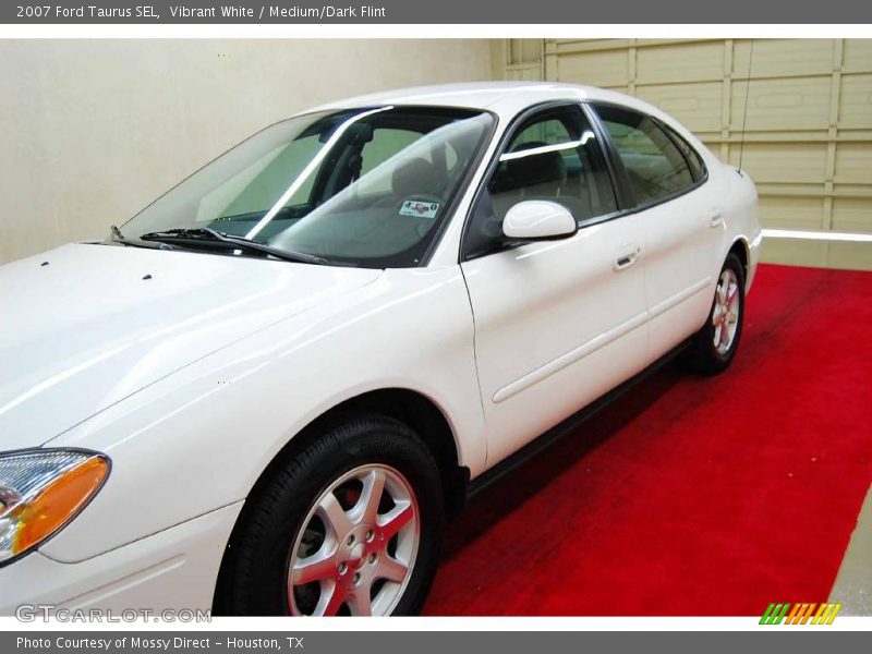 Vibrant White / Medium/Dark Flint 2007 Ford Taurus SEL
