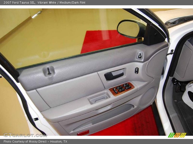 Vibrant White / Medium/Dark Flint 2007 Ford Taurus SEL