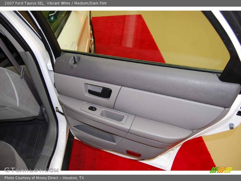 Vibrant White / Medium/Dark Flint 2007 Ford Taurus SEL