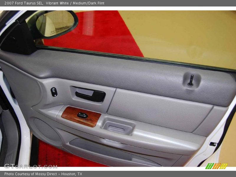 Vibrant White / Medium/Dark Flint 2007 Ford Taurus SEL