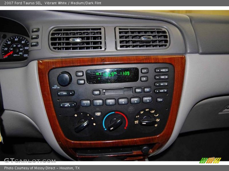 Vibrant White / Medium/Dark Flint 2007 Ford Taurus SEL