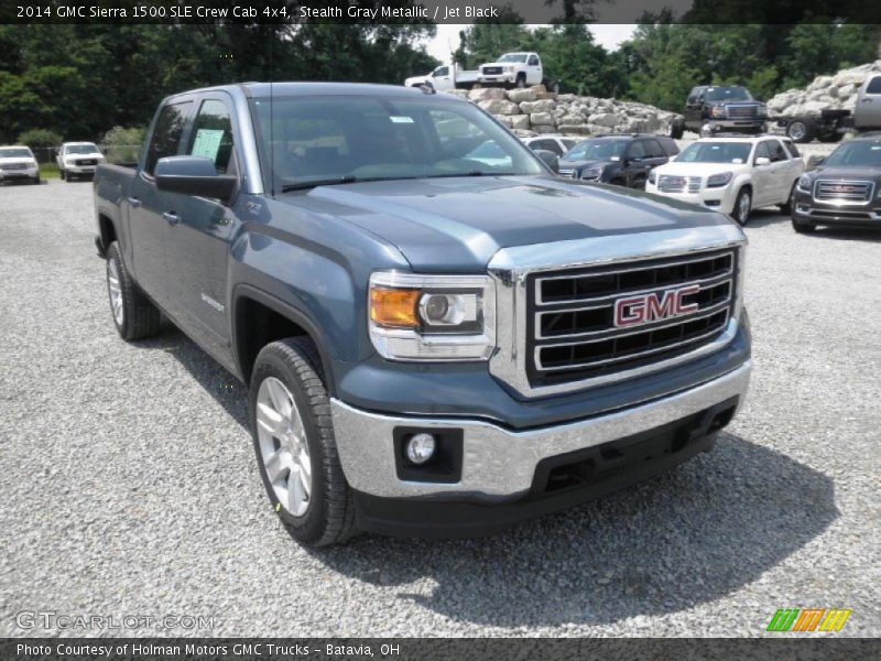 Front 3/4 View of 2014 Sierra 1500 SLE Crew Cab 4x4