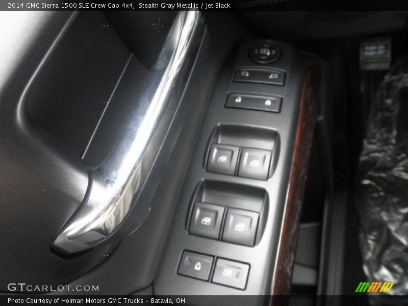 Controls of 2014 Sierra 1500 SLE Crew Cab 4x4