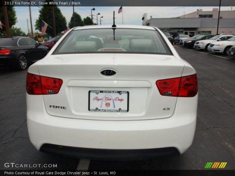 Snow White Pearl / Black 2012 Kia Forte EX
