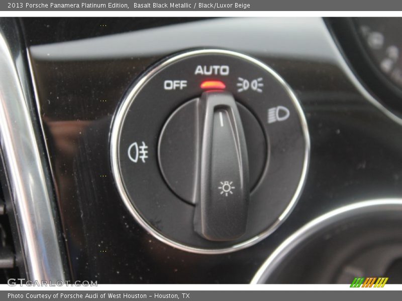 Controls of 2013 Panamera Platinum Edition