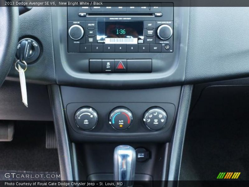 New Bright White / Black 2013 Dodge Avenger SE V6