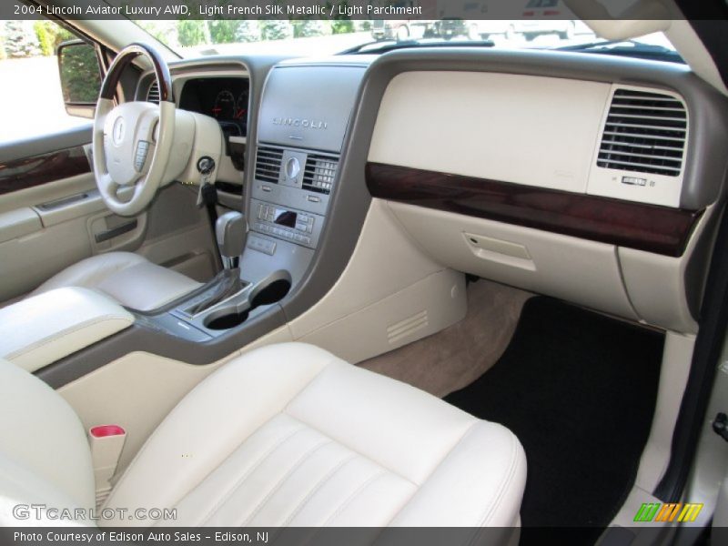 Light French Silk Metallic / Light Parchment 2004 Lincoln Aviator Luxury AWD