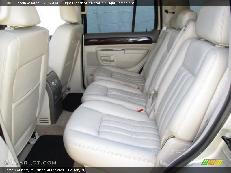 Light French Silk Metallic / Light Parchment 2004 Lincoln Aviator Luxury AWD
