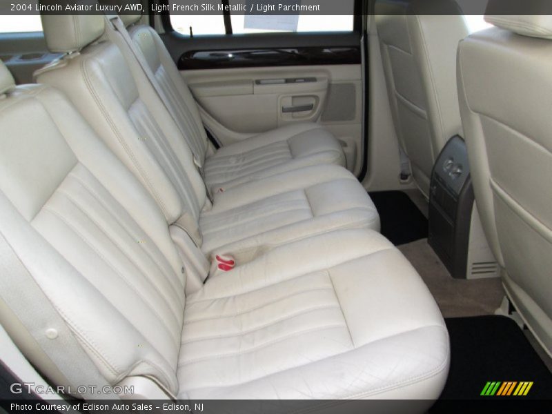 Light French Silk Metallic / Light Parchment 2004 Lincoln Aviator Luxury AWD