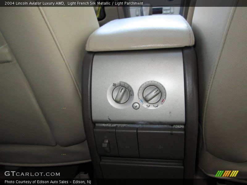 Light French Silk Metallic / Light Parchment 2004 Lincoln Aviator Luxury AWD