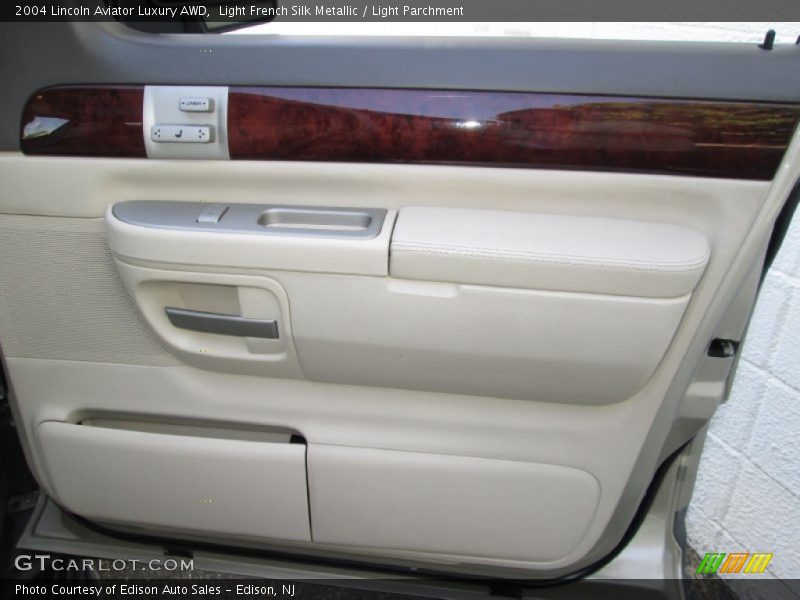 Light French Silk Metallic / Light Parchment 2004 Lincoln Aviator Luxury AWD