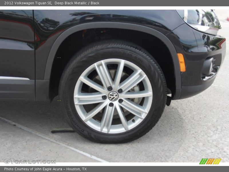 Deep Black Metallic / Black 2012 Volkswagen Tiguan SE