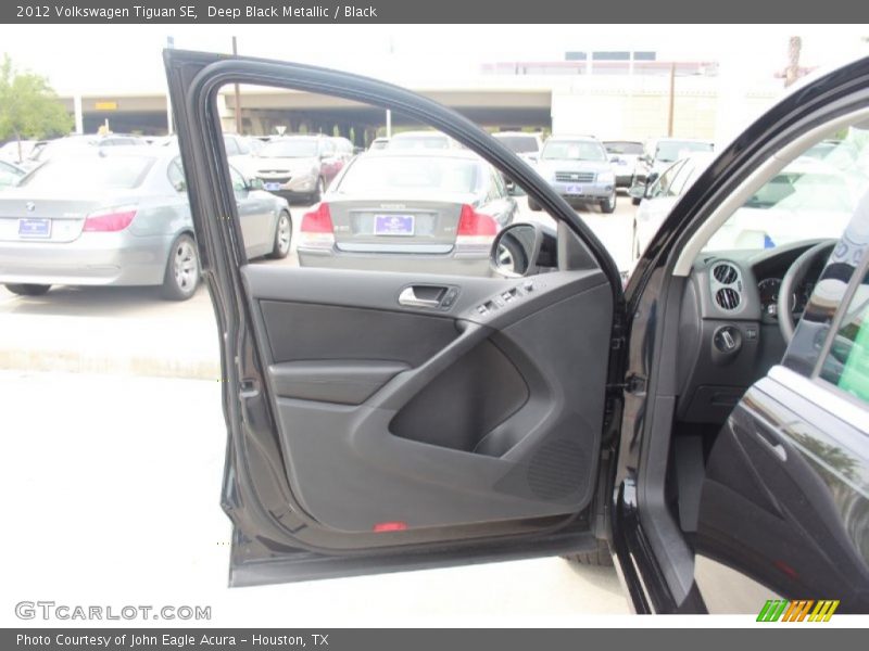 Deep Black Metallic / Black 2012 Volkswagen Tiguan SE