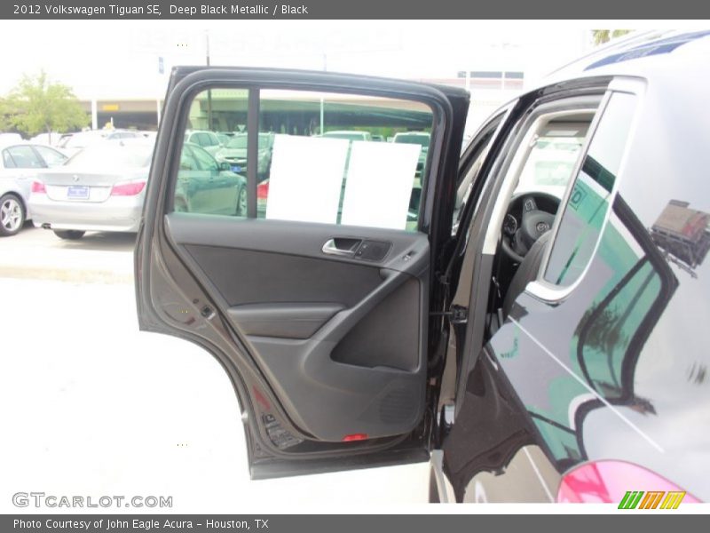 Deep Black Metallic / Black 2012 Volkswagen Tiguan SE