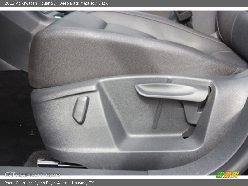 Deep Black Metallic / Black 2012 Volkswagen Tiguan SE