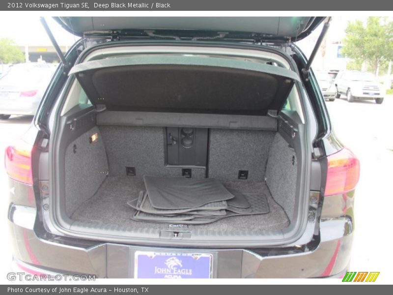 Deep Black Metallic / Black 2012 Volkswagen Tiguan SE