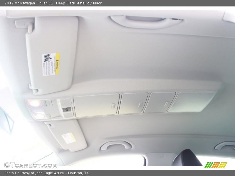 Deep Black Metallic / Black 2012 Volkswagen Tiguan SE