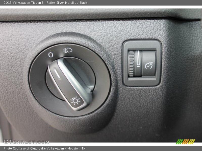 Reflex Silver Metallic / Black 2013 Volkswagen Tiguan S