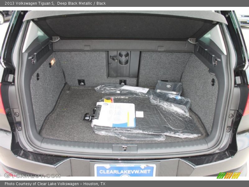 Deep Black Metallic / Black 2013 Volkswagen Tiguan S