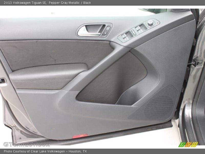 Pepper Gray Metallic / Black 2013 Volkswagen Tiguan SE