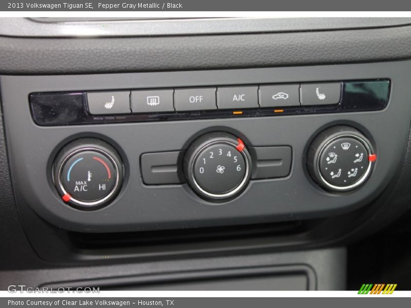 Pepper Gray Metallic / Black 2013 Volkswagen Tiguan SE
