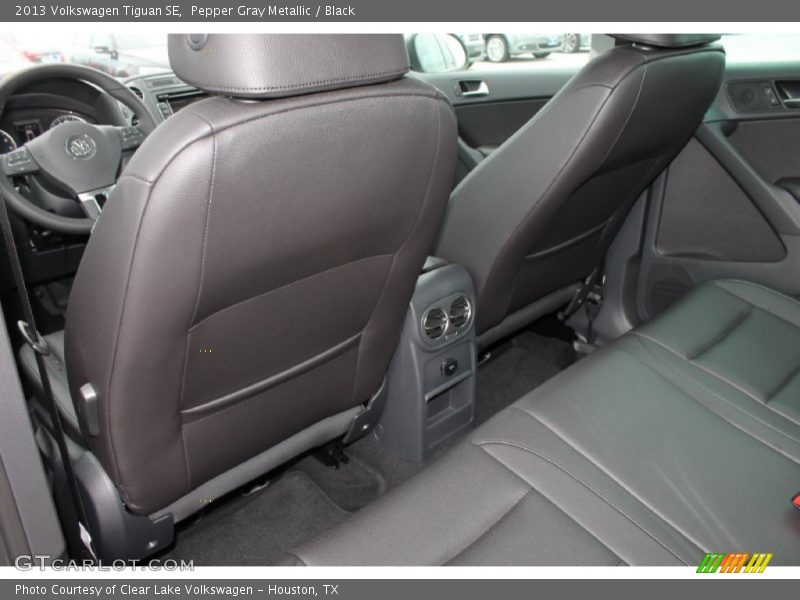 Pepper Gray Metallic / Black 2013 Volkswagen Tiguan SE