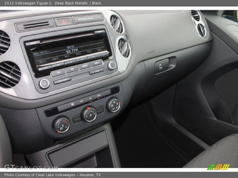 Deep Black Metallic / Black 2013 Volkswagen Tiguan S