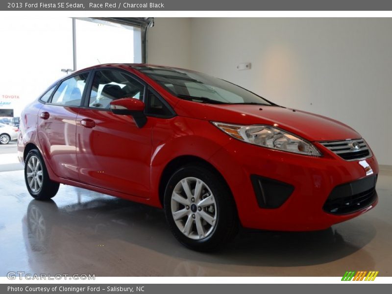 Race Red / Charcoal Black 2013 Ford Fiesta SE Sedan