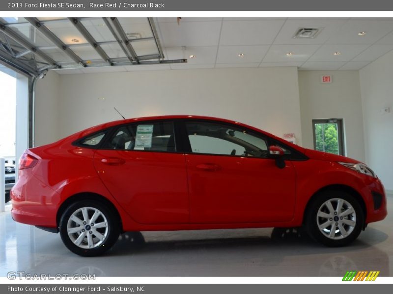 Race Red / Charcoal Black 2013 Ford Fiesta SE Sedan