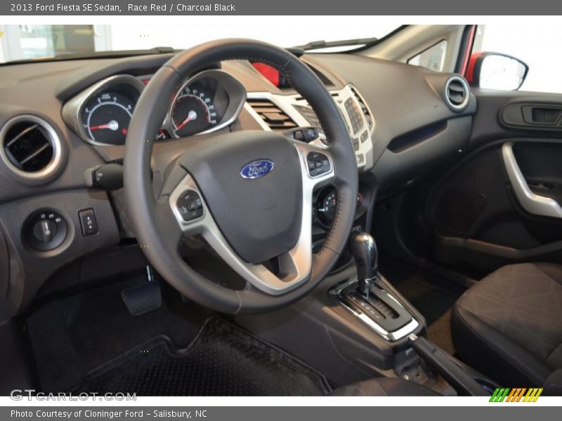 Race Red / Charcoal Black 2013 Ford Fiesta SE Sedan