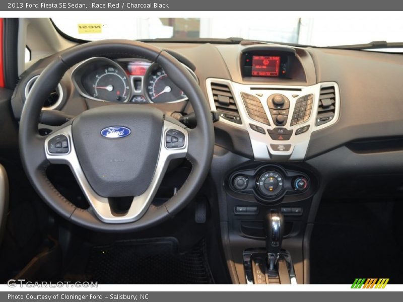 Race Red / Charcoal Black 2013 Ford Fiesta SE Sedan