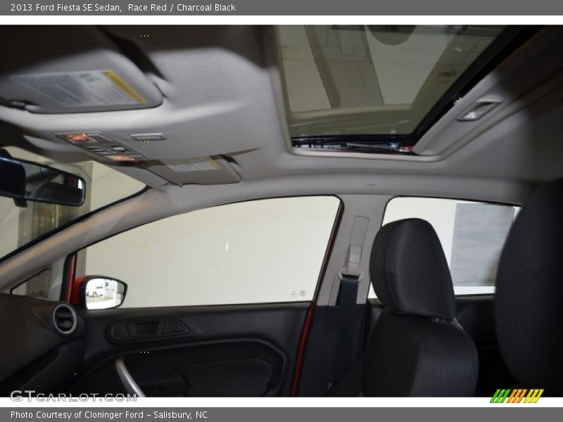 Race Red / Charcoal Black 2013 Ford Fiesta SE Sedan