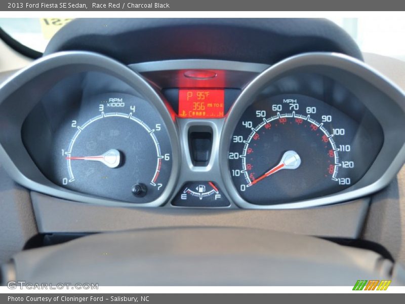 Race Red / Charcoal Black 2013 Ford Fiesta SE Sedan