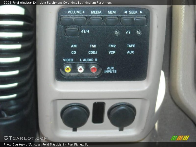 Light Parchment Gold Metallic / Medium Parchment 2003 Ford Windstar LX