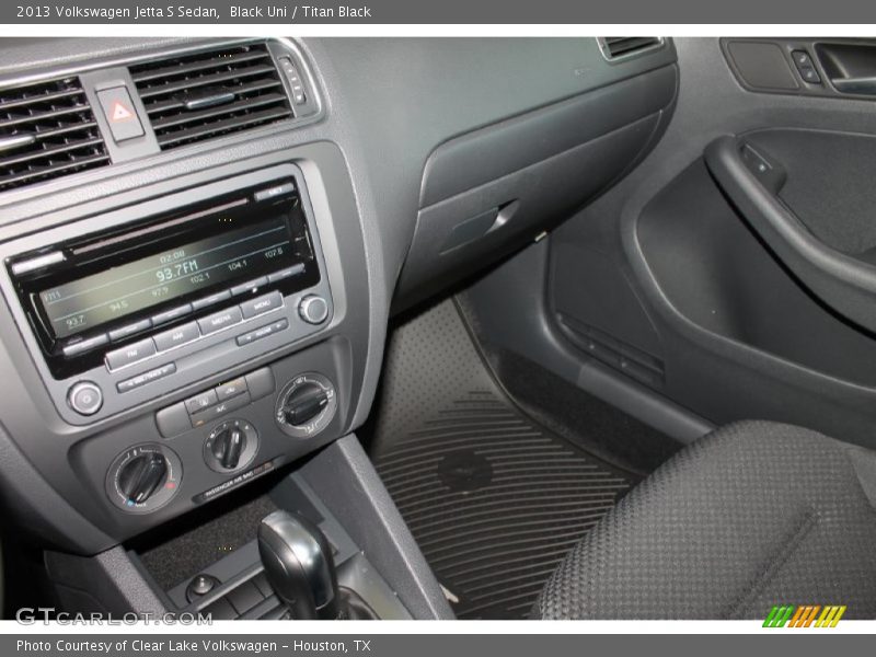 Black Uni / Titan Black 2013 Volkswagen Jetta S Sedan