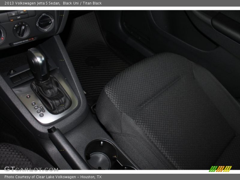 Black Uni / Titan Black 2013 Volkswagen Jetta S Sedan