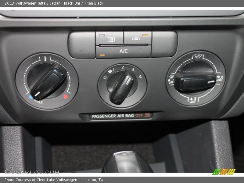 Black Uni / Titan Black 2013 Volkswagen Jetta S Sedan