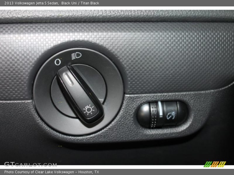 Black Uni / Titan Black 2013 Volkswagen Jetta S Sedan